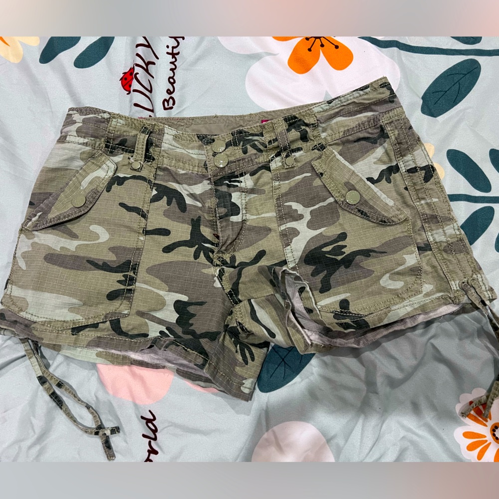 Glo Jeans Khaki Green Shorts. Size Junior 9